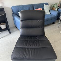 Black Swivel Sofa – Great Condition!