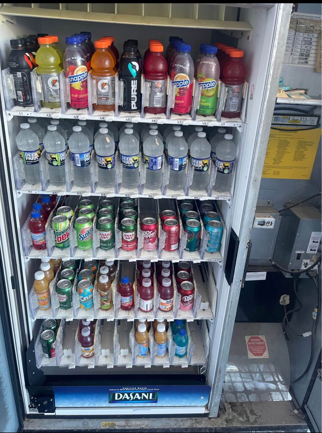 Front Glass Display Beverage Vending Machine
