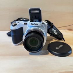 Kodak PIXPRO AZ421 16.0 MP Digital Camera Wht Tested Good w/Bat-Char-SDCard Read