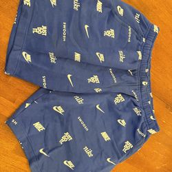 Nike Sportswear Club Brand Mark All Over Print Sweat Shorts royal Blue XL xLCZ8977