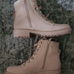 GUESS Ankle Boots , NEW , WOMENS SIZE 8.5