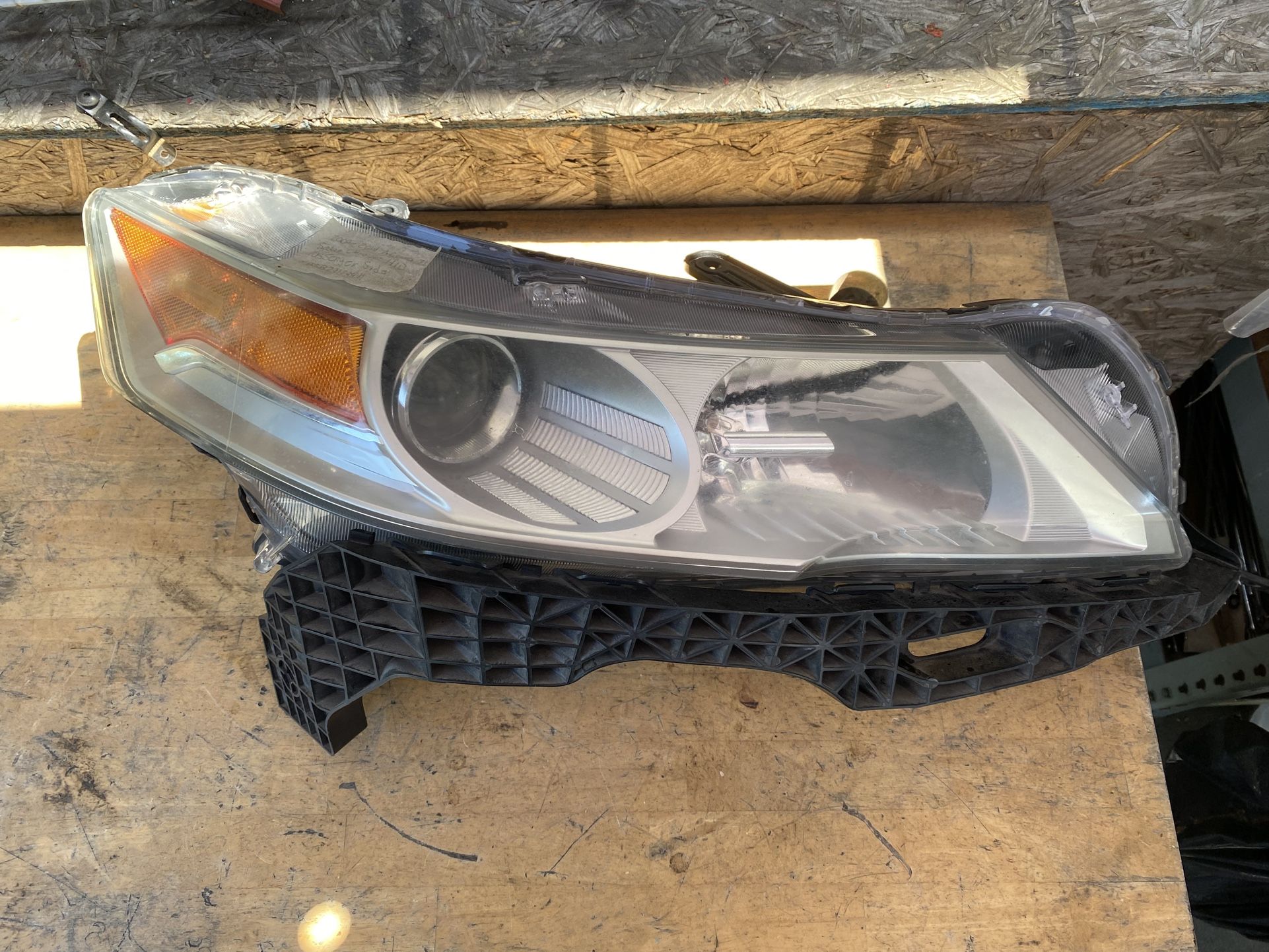 2009,2010,2011 Acura Tl Passenger Side Headlight