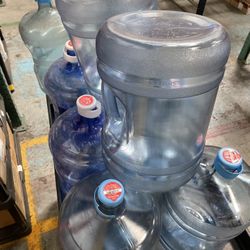 8 Reusable Water Jugs