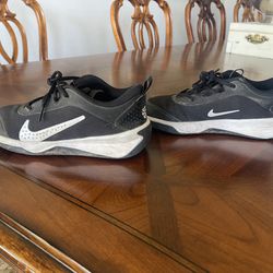 Nike Tennis Shoes