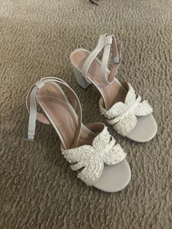 C504 Time and Tru White faux Pearl Embellished Sandals heels size 9