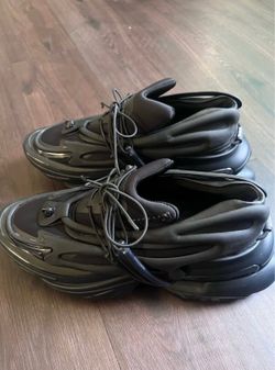 Balmain Paris Sneakers – Excellent Condition (Size EU 42 / Men's 9)