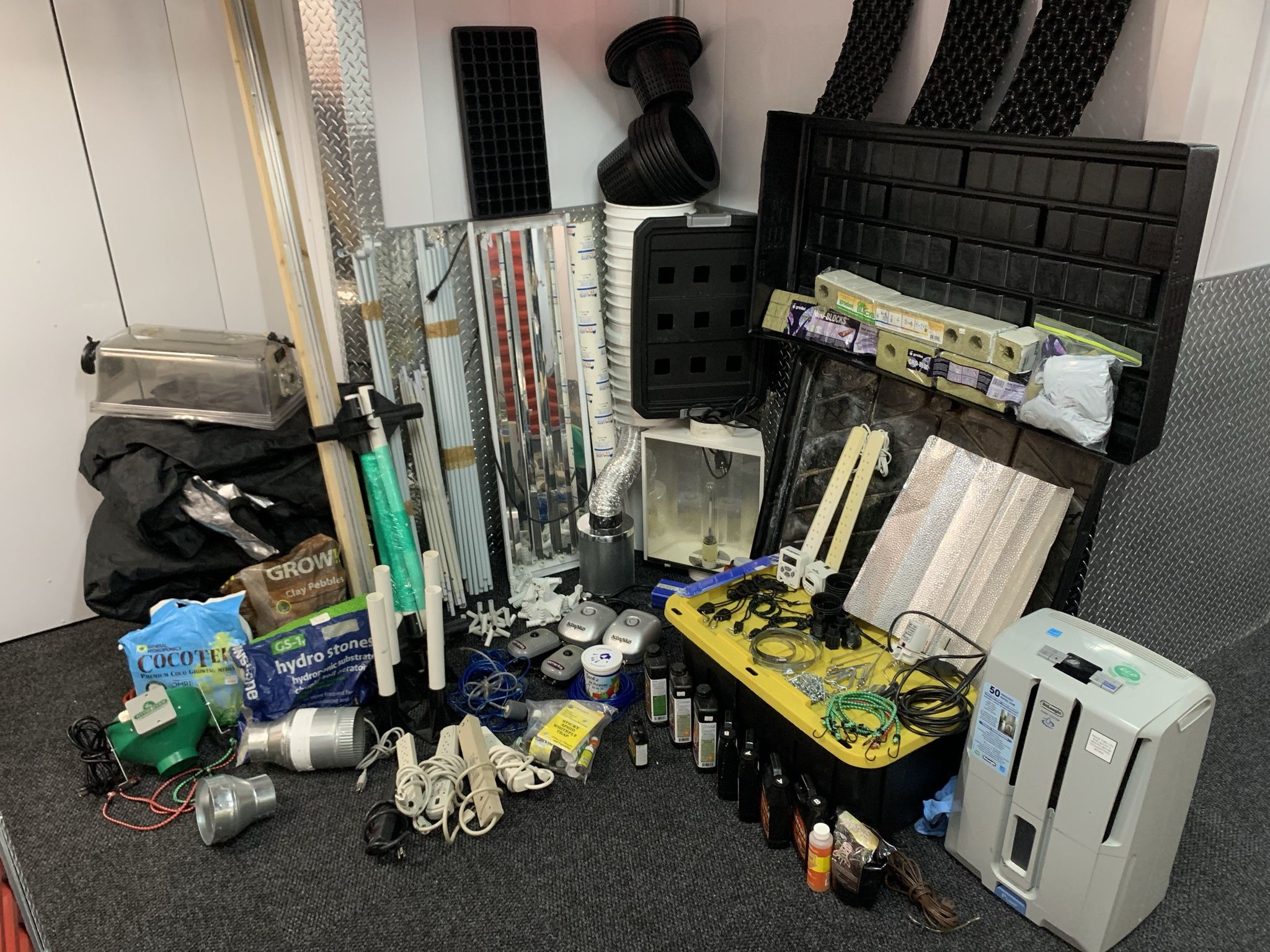 Grow Equipment - Complete Setup , Multiple Tents And More!!!
