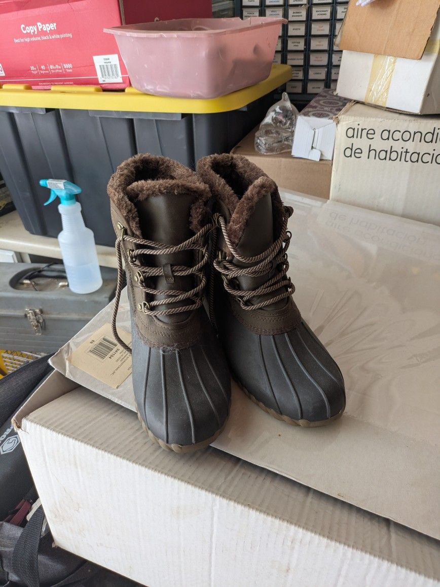 Women's Boots. $15. Obo