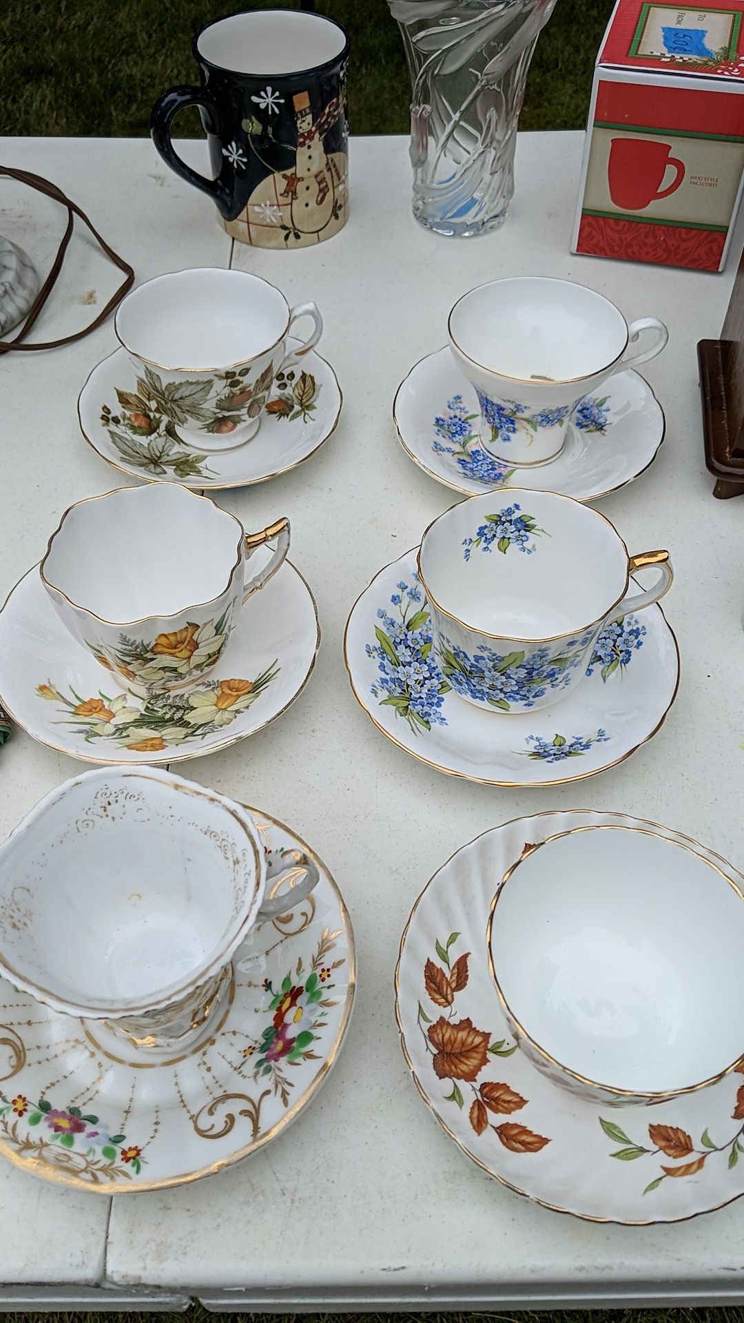 6 fine bone china cups and saucers