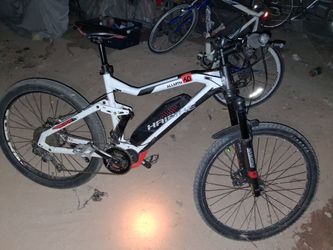 Mid motor all Mountain bike with yamaha motor.