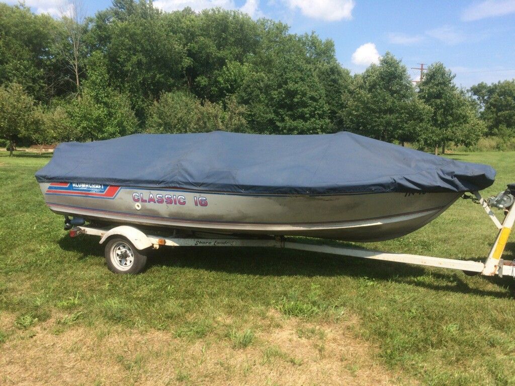 1983 Alumacraft Classic 16 boat