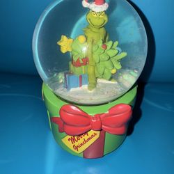 Grinch Snowglobe 
