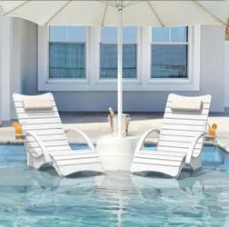 Outdoor Pool patio lounge chairs, new