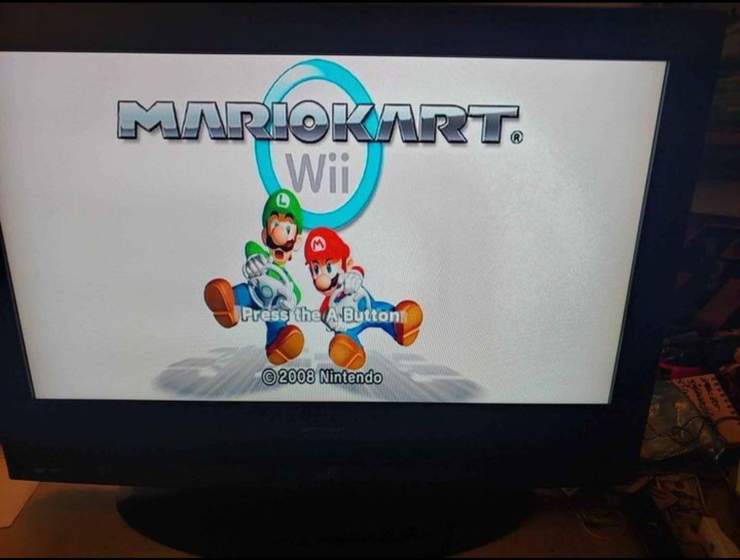 37 Inch Emerson Flat Screen TV With Stand And Remote Works Amazing