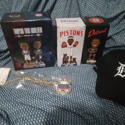 NBA Bobbleheads, Hat And Necklace 