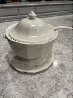 Pfaltzgraff Heritage White Soup Tureen set