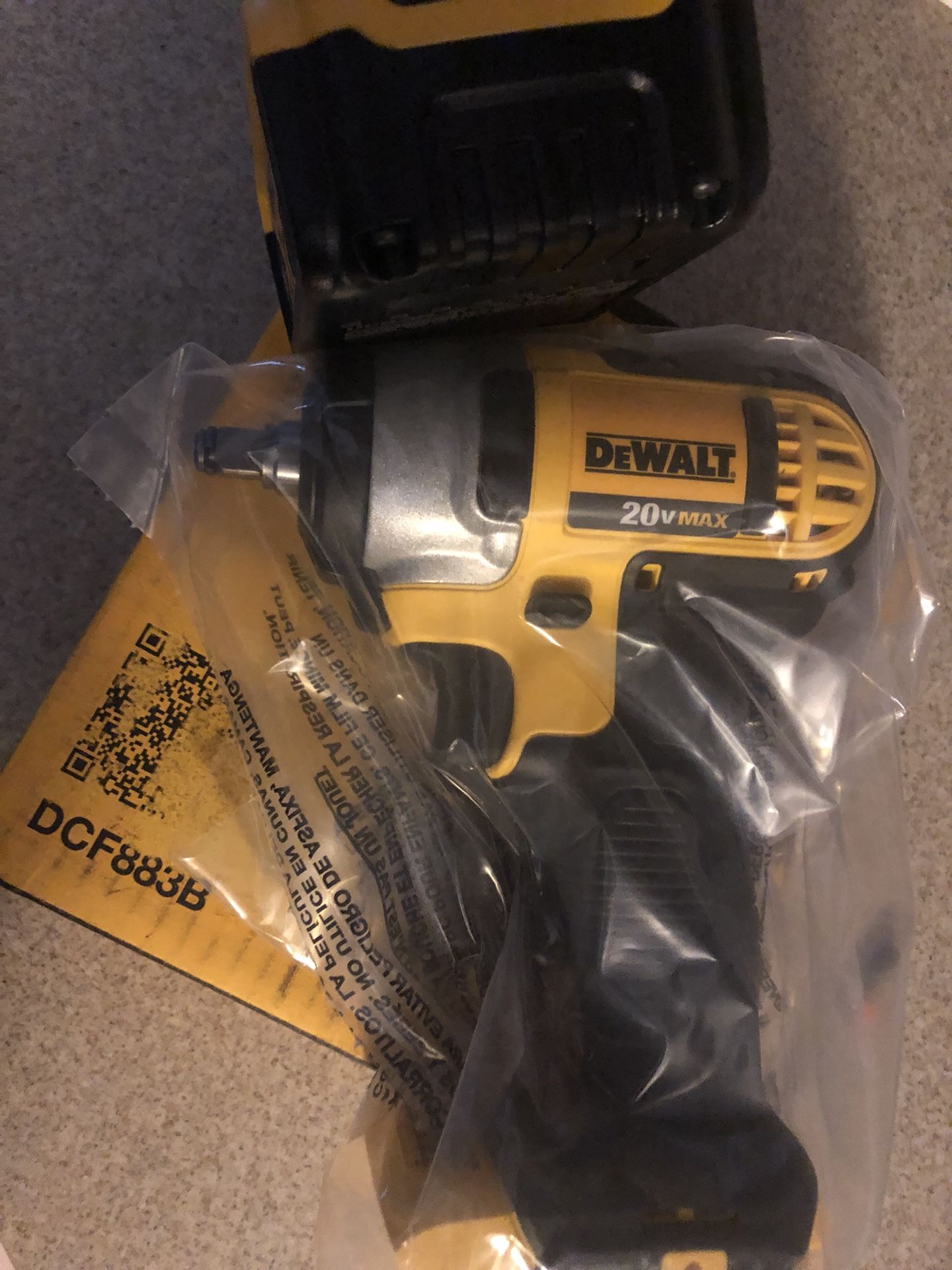 Dcf883 Dewalt 3/8 impact wrench with battery both are new in box