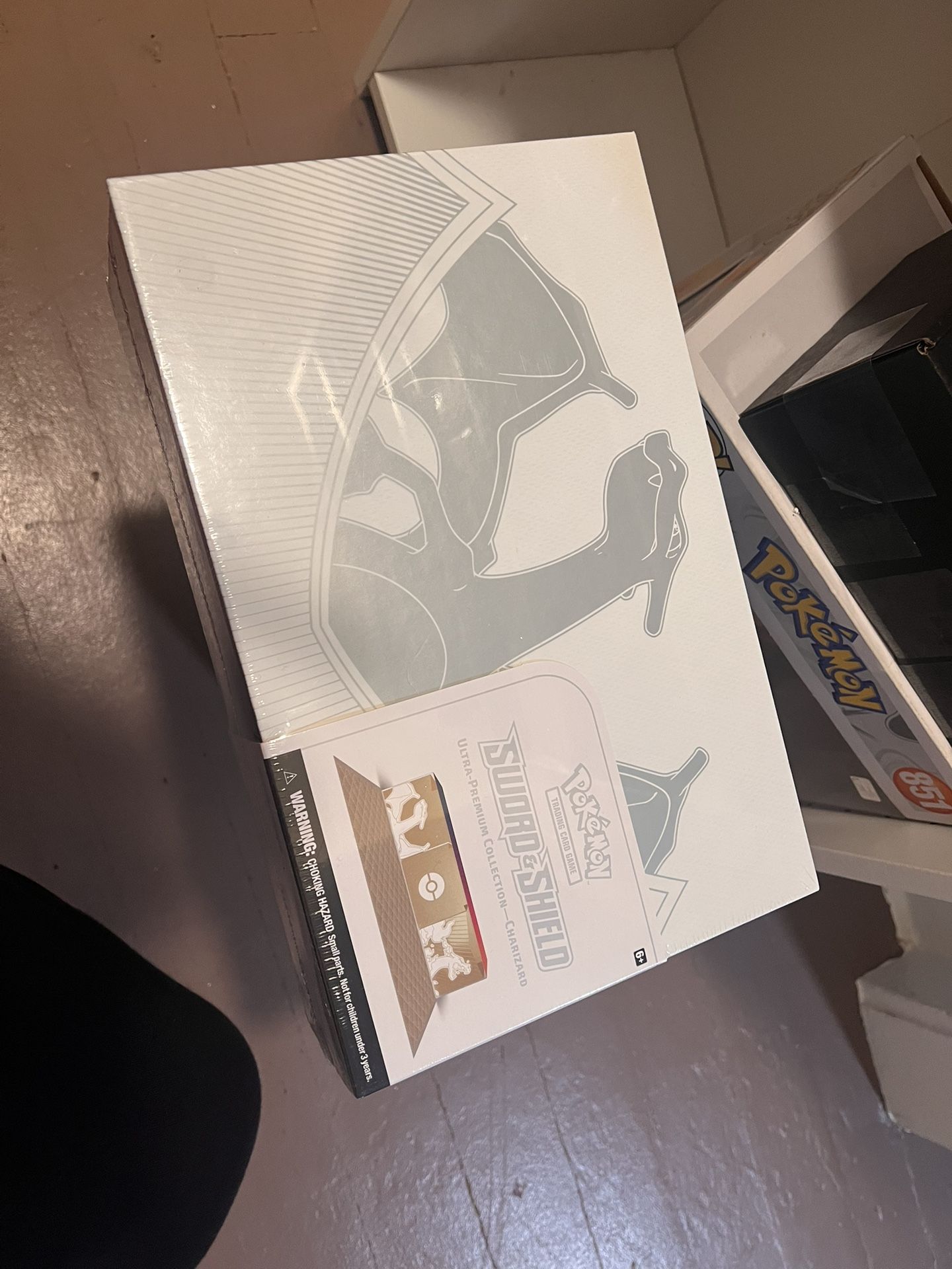 Pokemon Charizard Collectors Box