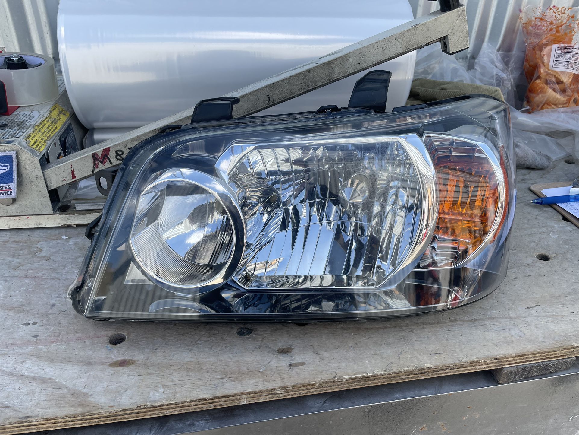 2004-2007 Toyota Highlander Left Headlight 