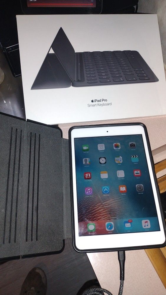 iPad Mini And Smart iPad Pro Keyboard 