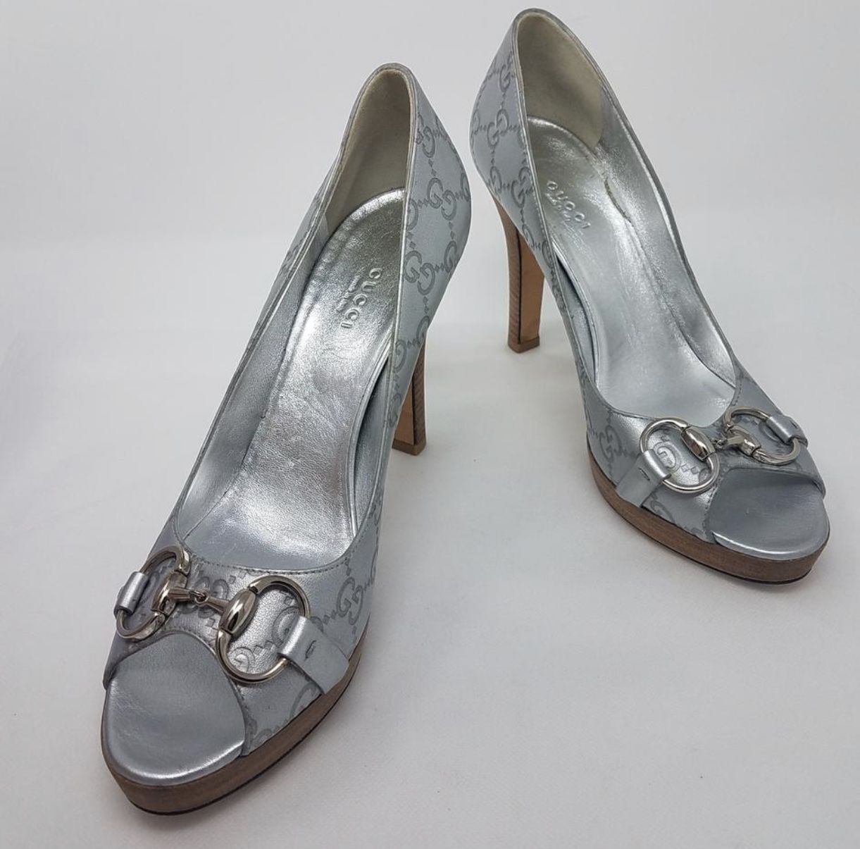 Preowned Gucci Guccisimma Metallic Silver Horsebit Heels 38.5 C (wide) 100% authentic