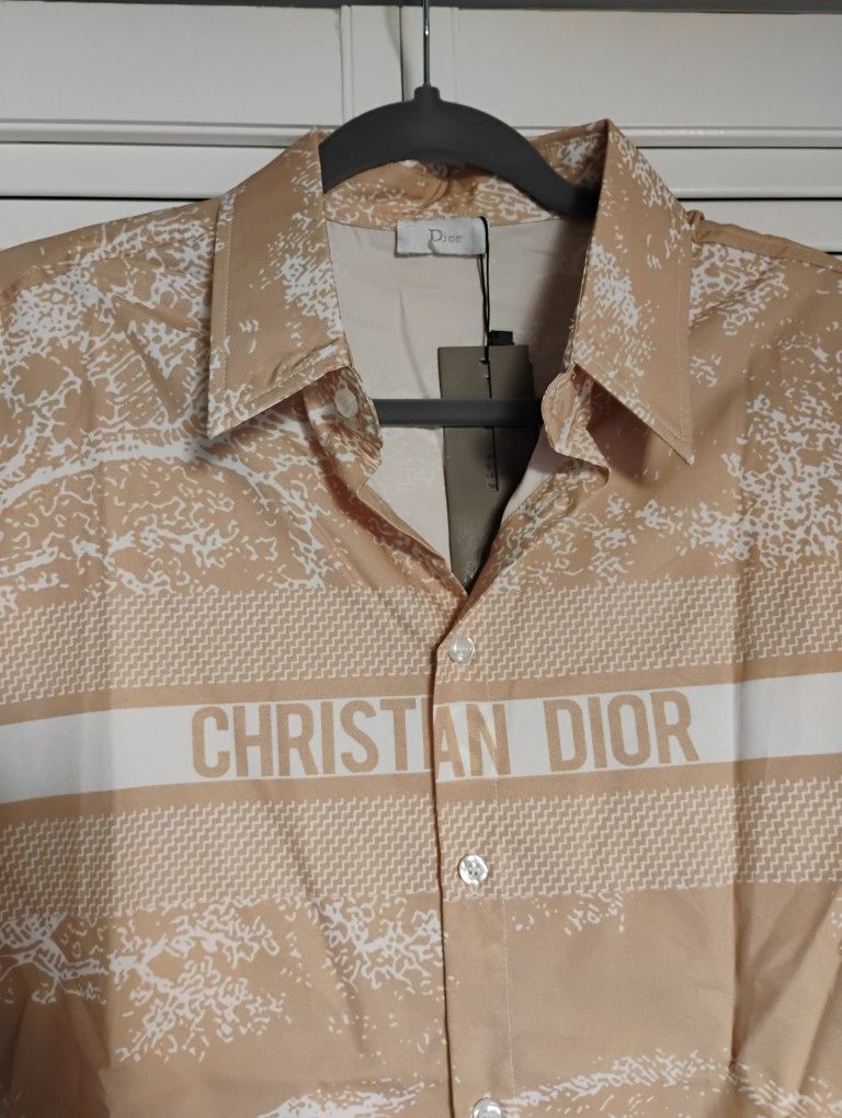 SHIPPING ONLY, DIOR CASUAL SHIRT 👕 MENS SIZE M 