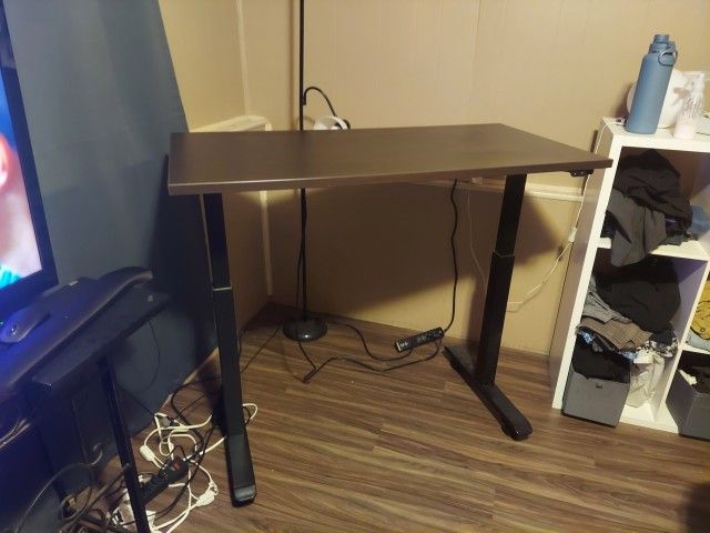 Pneamatic Adj Ht Office Dsk & Chair