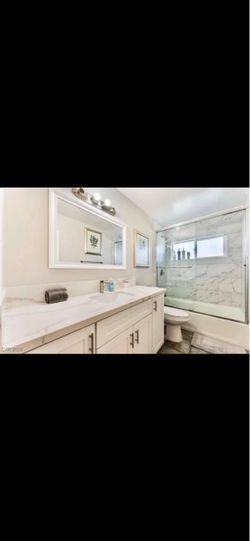 Toilet/vanity/shower-tub glass