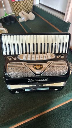 Universal Accordion 120-Bass 41-Key 5-Treble Switch Black Piano