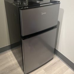 Mini Refrigerator-3.1 cu. ft. Stainless steel