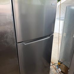 Frigidaire Refrigerator 30”W