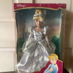 Disney Cinderella Porcelain Keepsake Doll For Decoration Use Only
