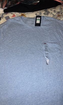 LARGE TOMMY HILFIGER T SHIRT