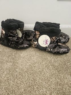 Brand New Tags Kids Size 5-7 Slipper Booties Tags 