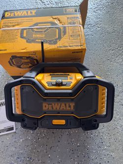 DEWALT 20/60 volt Bluetooth Jobsite radio with charger Cordless bluetooth adapter BRAND NEW