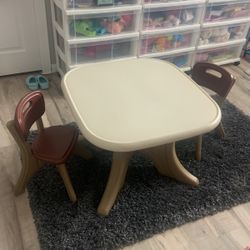 Children’s Table With 2 Chairs