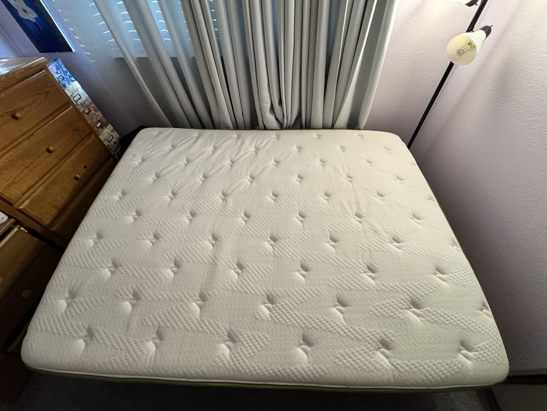 Novilla Queen 12-Inch Mattress (Amazon)