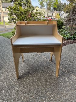Kids desk