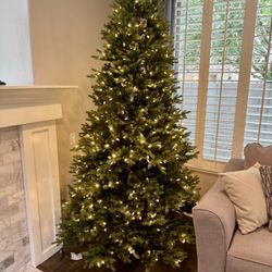 7.5 Foot Pre-lit aspen Christmas tree