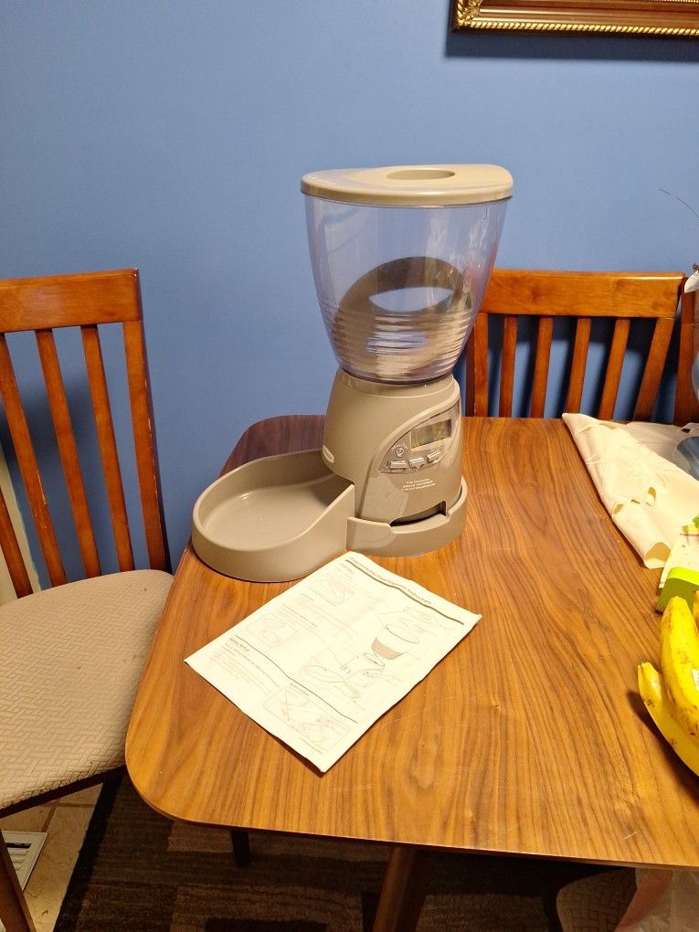 Petmate Programmable  Pet Feeder