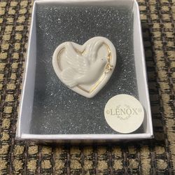 Vintage Heart Peace Dove Lenox Gilded Porcelain Broach 1-1/4”