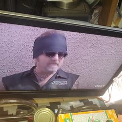 Sony KDL-40V2500 For Sale.  Excellent Condition 