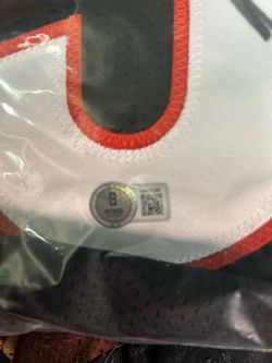 Sam Hubbard signed and Beckett certified bengals jersey