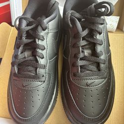 Brand New Air Force Low Top Black Size 1Y  Asking price is $50.00 Pick up in Powder Springs  Ga 30127