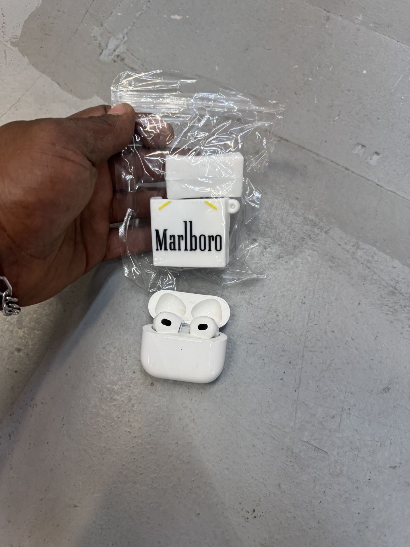 Air Pod 3 With Case 