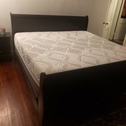 King Black Slay Bed. Night Stand And 6 Drawer Chest With Mirror