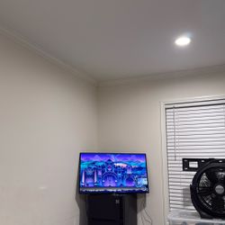 32” Tv With Remote 