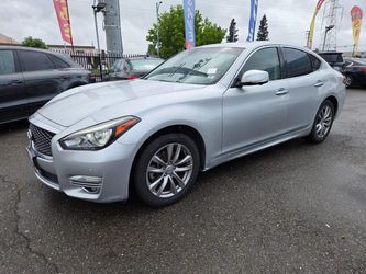 2016 INFINITI Q70