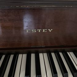 Piano Estey