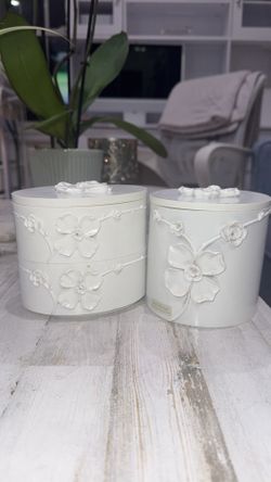 Cute matching rose containers